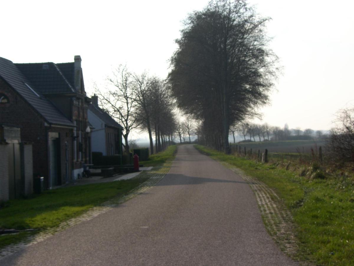 Slapen Bij De Zeeuwse Lala Bed & Breakfast IJzendijke Exterior photo